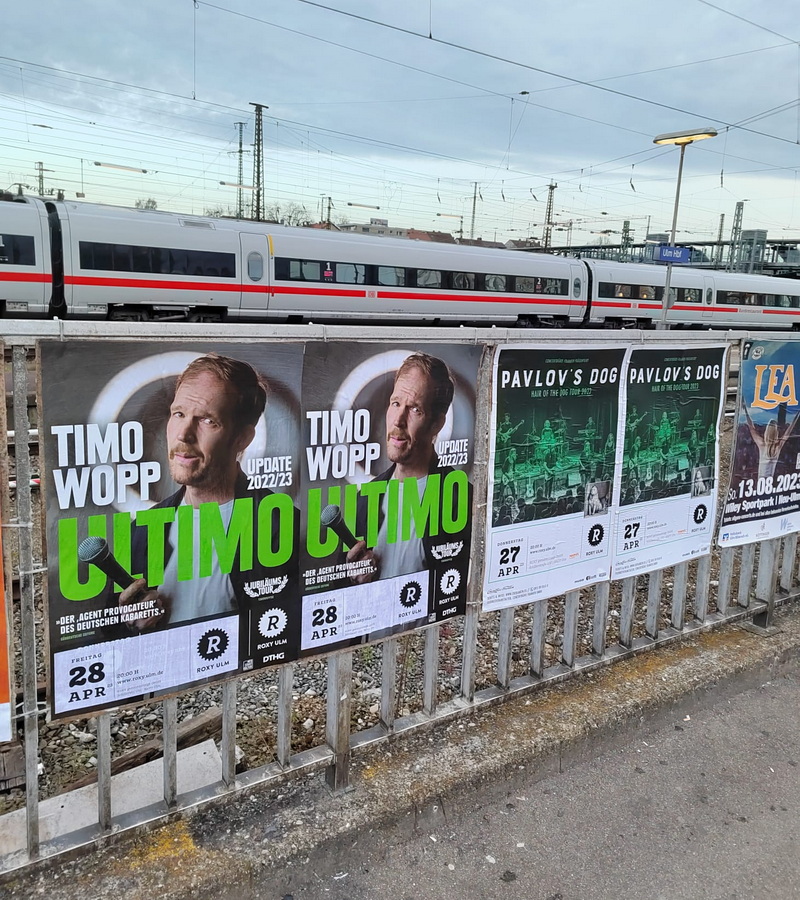 Bahnhöfen Plakatierung