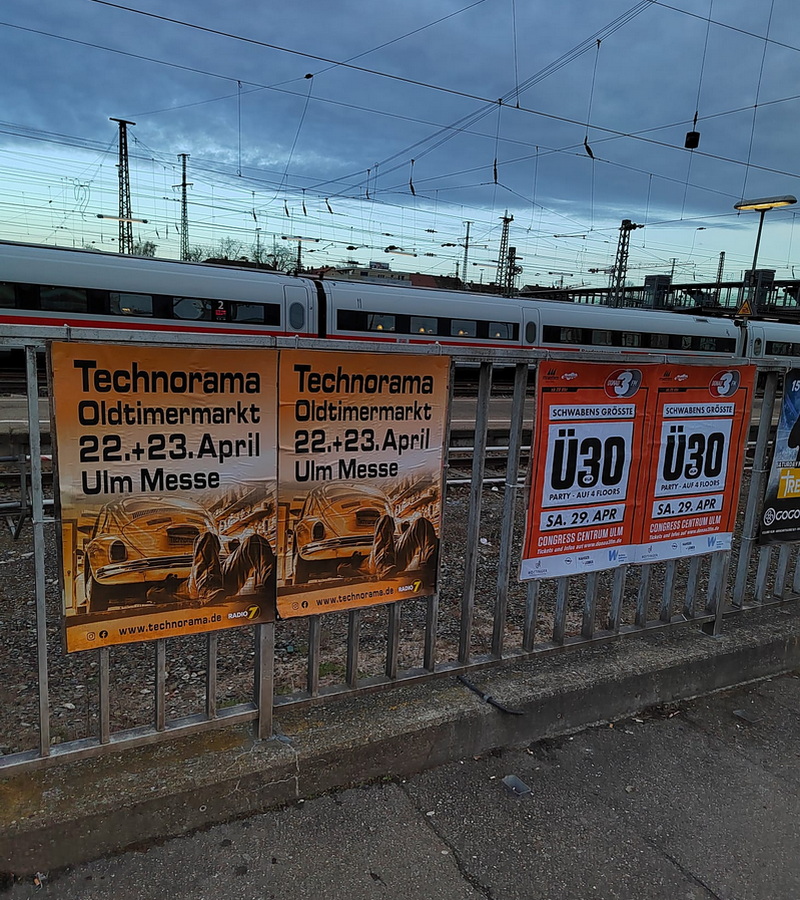 Bahnhöfen Plakatierung